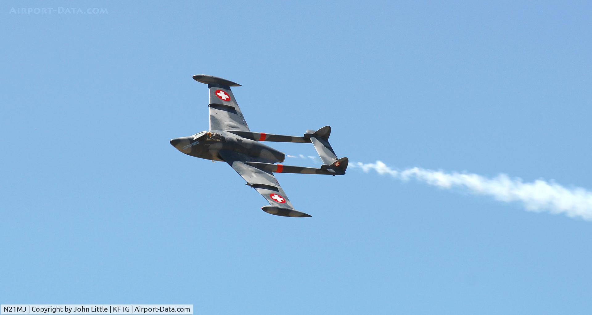 N21MJ, De Havilland (F+W Emmen) Venom FB50 (DH-112) C/N 737, Venom on the fast pass