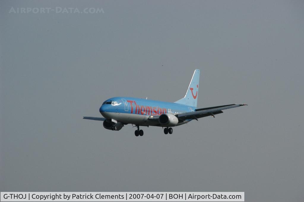 G-THOJ, 1997 Boeing 737-36Q C/N 28659, LANDING RUNWAY 26