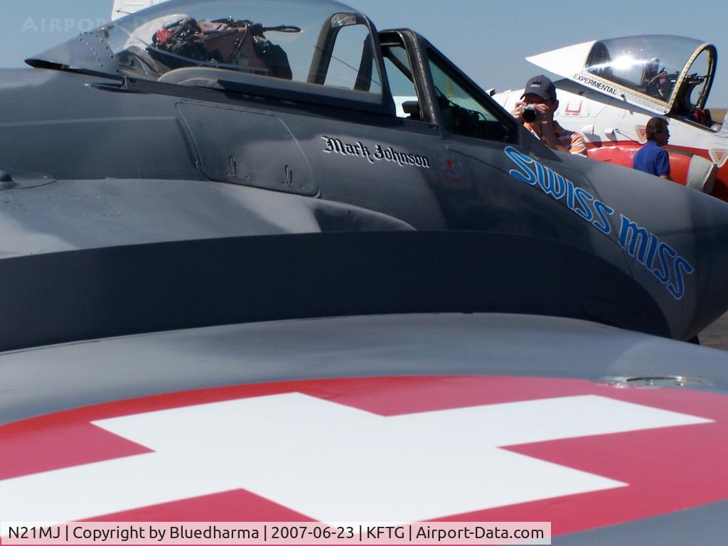 N21MJ, De Havilland (F+W Emmen) Venom FB50 (DH-112) C/N 737, De Havilland Venom starboard wing view