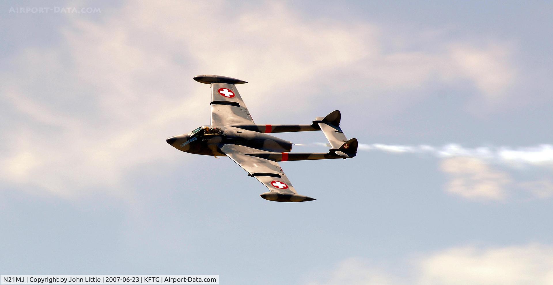 N21MJ, De Havilland (F+W Emmen) Venom FB50 (DH-112) C/N 737, Venom high speed pass