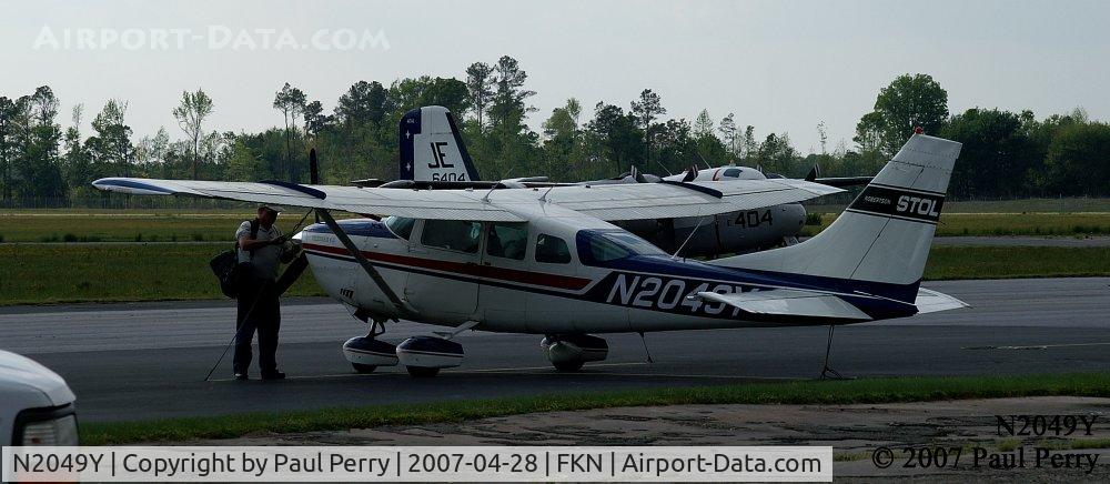 N2049Y, 1962 Cessna 172D C/N 17249549, Getting her tied down now, before heading into town