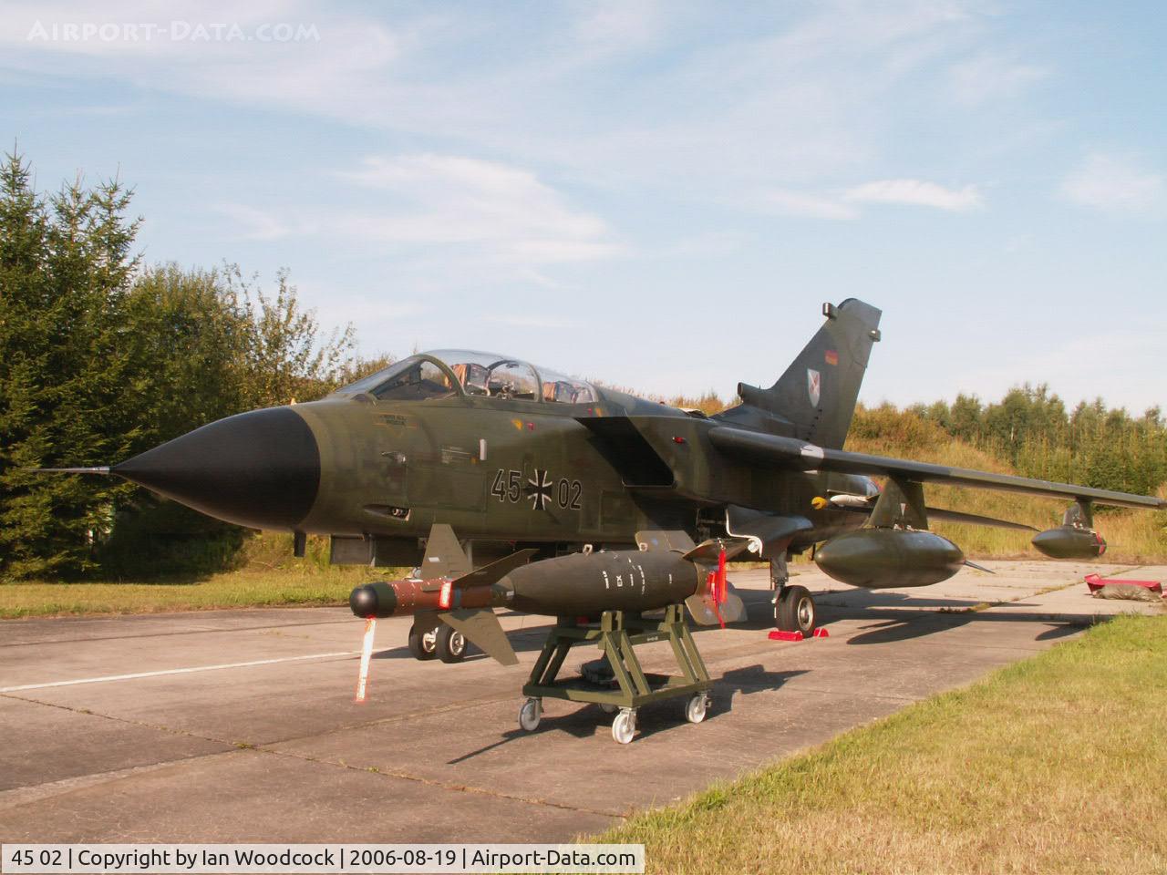 45 02, Panavia Tornado IDS C/N 508/GS155/4202, BAe/Panavia Tornado IDS/JBG-31/Laage Show