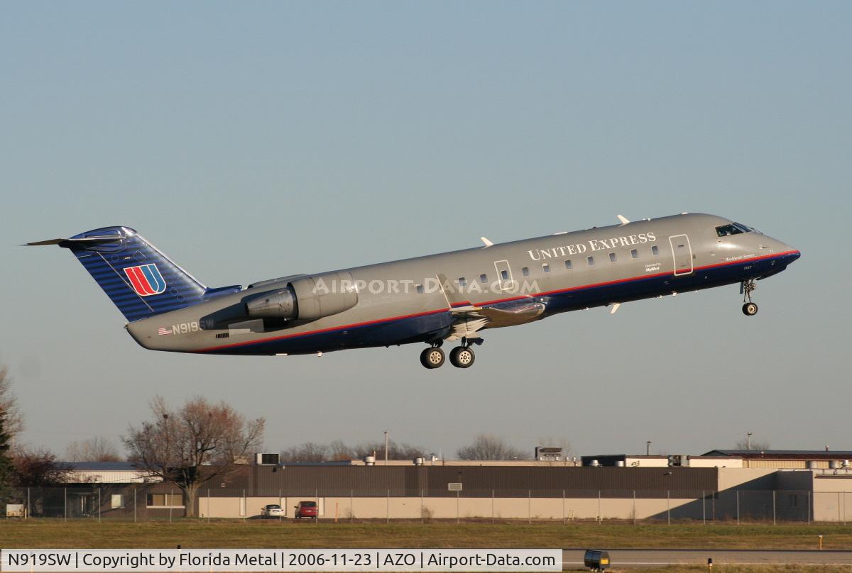 N919SW, 2002 Bombardier CRJ-200LR (CL-600-2B19) C/N 7657, United Express