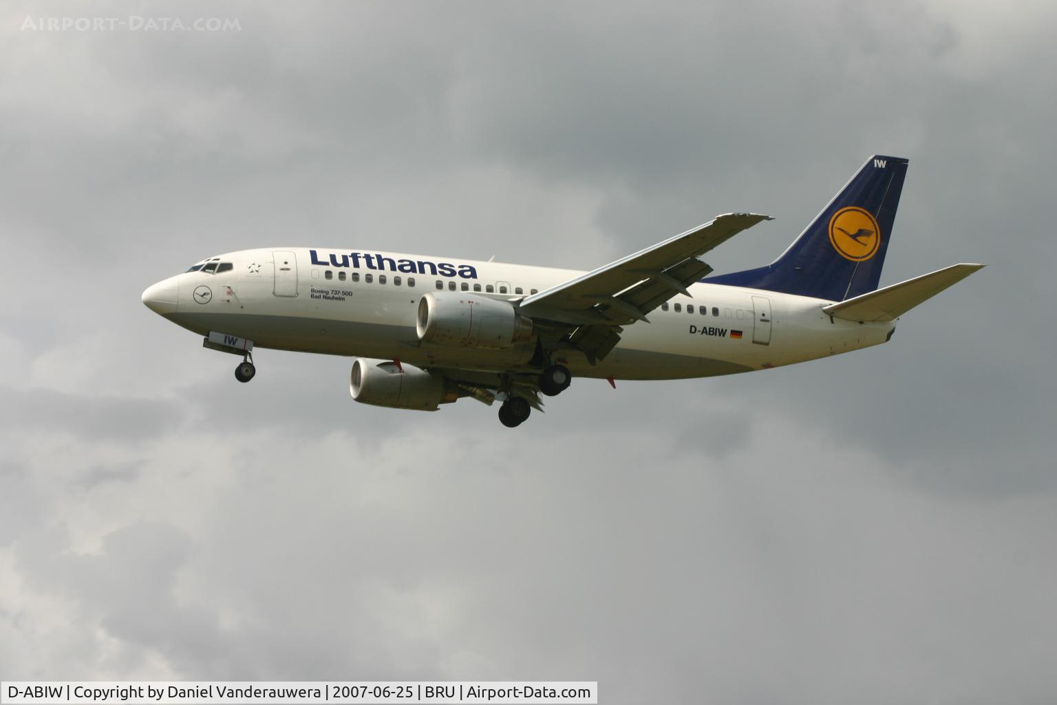 D-ABIW, 1991 Boeing 737-530 C/N 24945, descending to rwy 25L