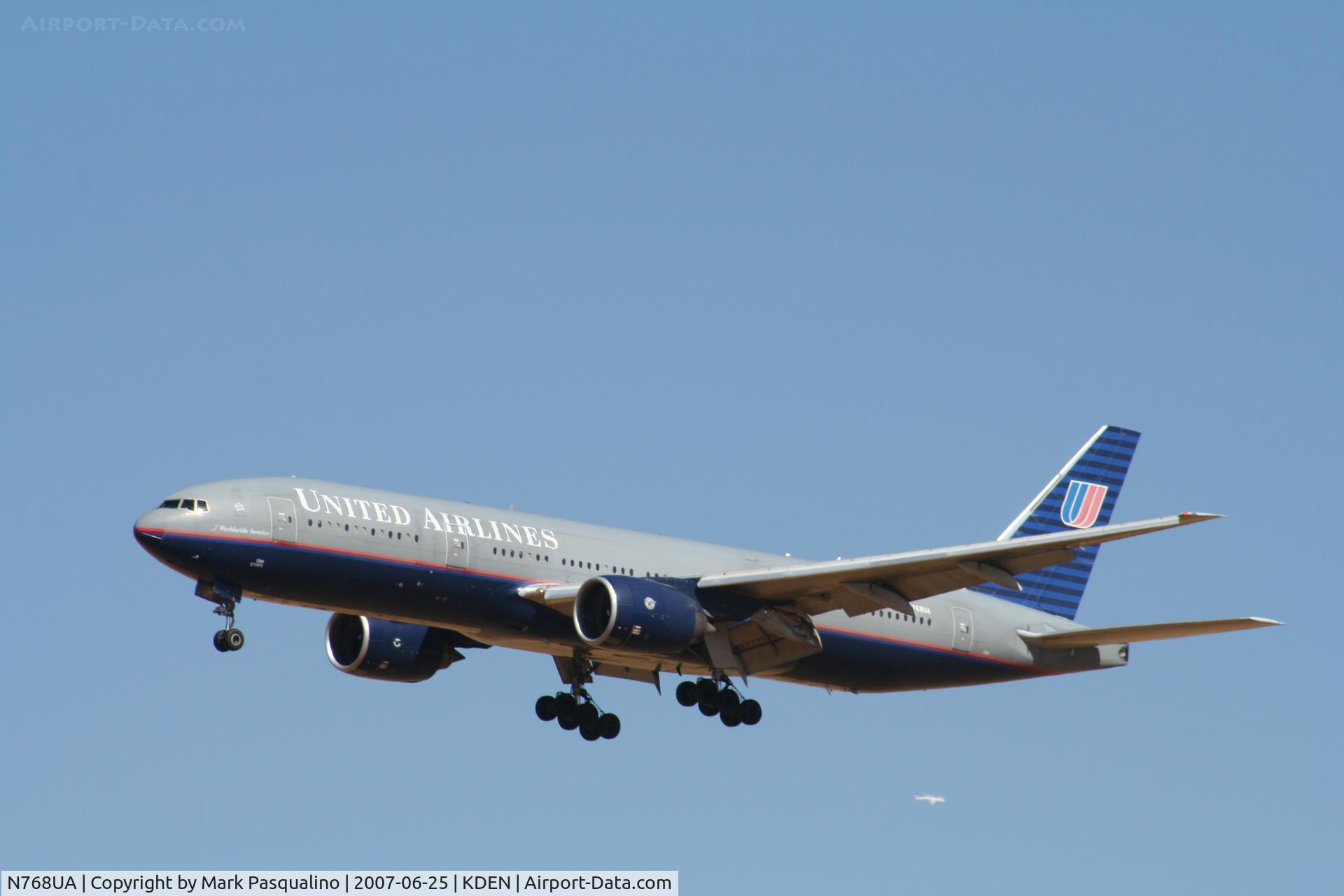 N768UA, 1995 Boeing 777-222 C/N 26919, Boeing 777-200