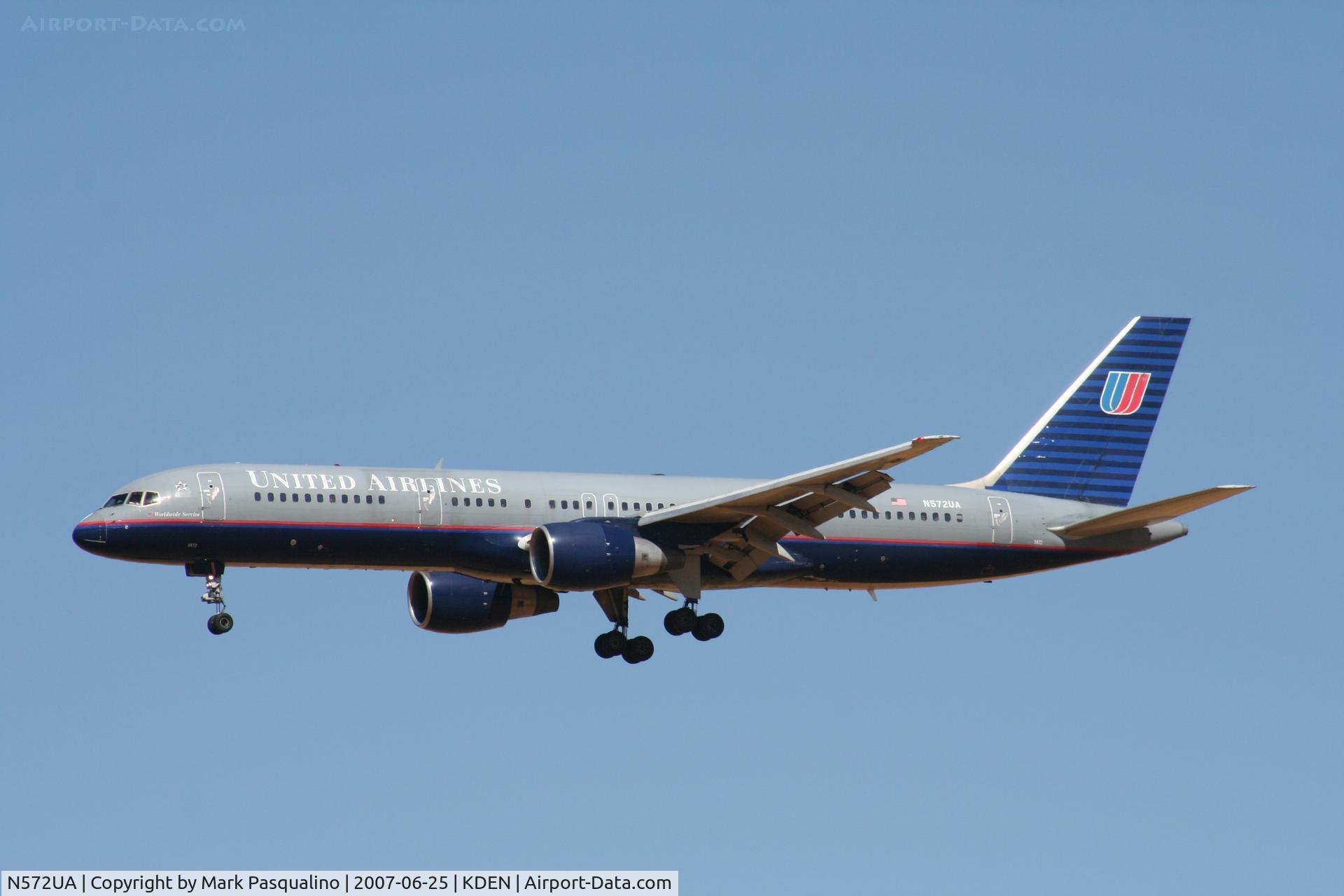 N572UA, 1992 Boeing 757-222(SF) C/N 26682, Boeing 757-200