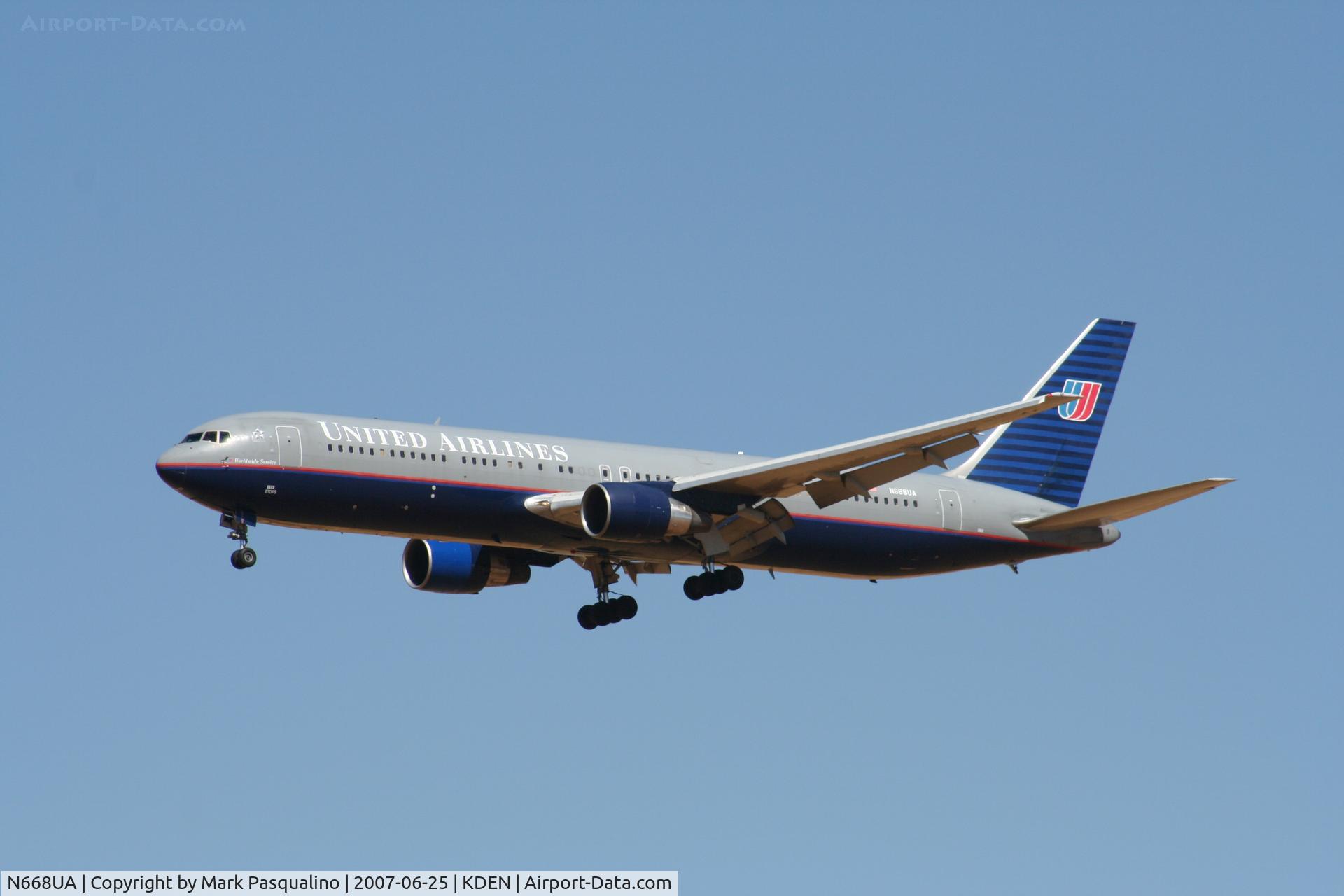 N668UA, 1999 Boeing 767-322 C/N 30024, Boeing 767-300