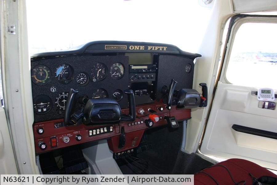 N63621, 1975 Cessna 150M C/N 15077436, Panel