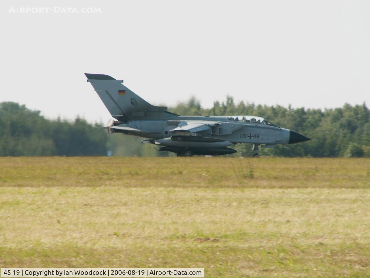 45 19, Panavia Tornado IDS C/N 551/GS167/4219, BAe/Panavia Tornado IDS/JBG-33?/Laage Show