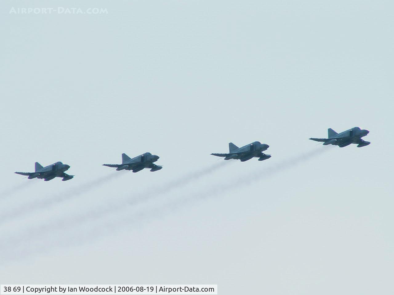 38 69, 1972 McDonnell Douglas F-4F Phantom II C/N 4787, McDonnell-Douglas F-4F/JG-71/Laage Show (in amongst a 4 ship)