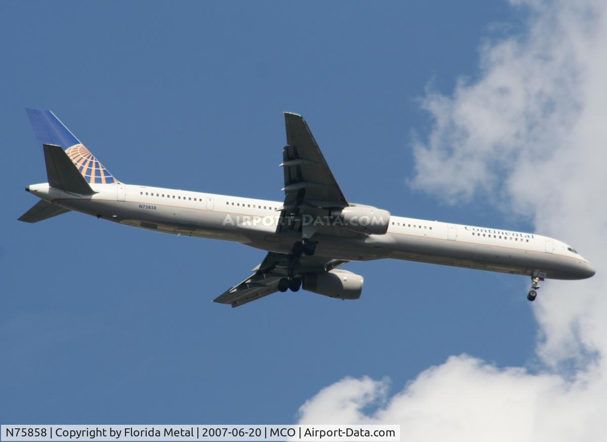 N75858, 2004 Boeing 757-324 C/N 32817, Continental