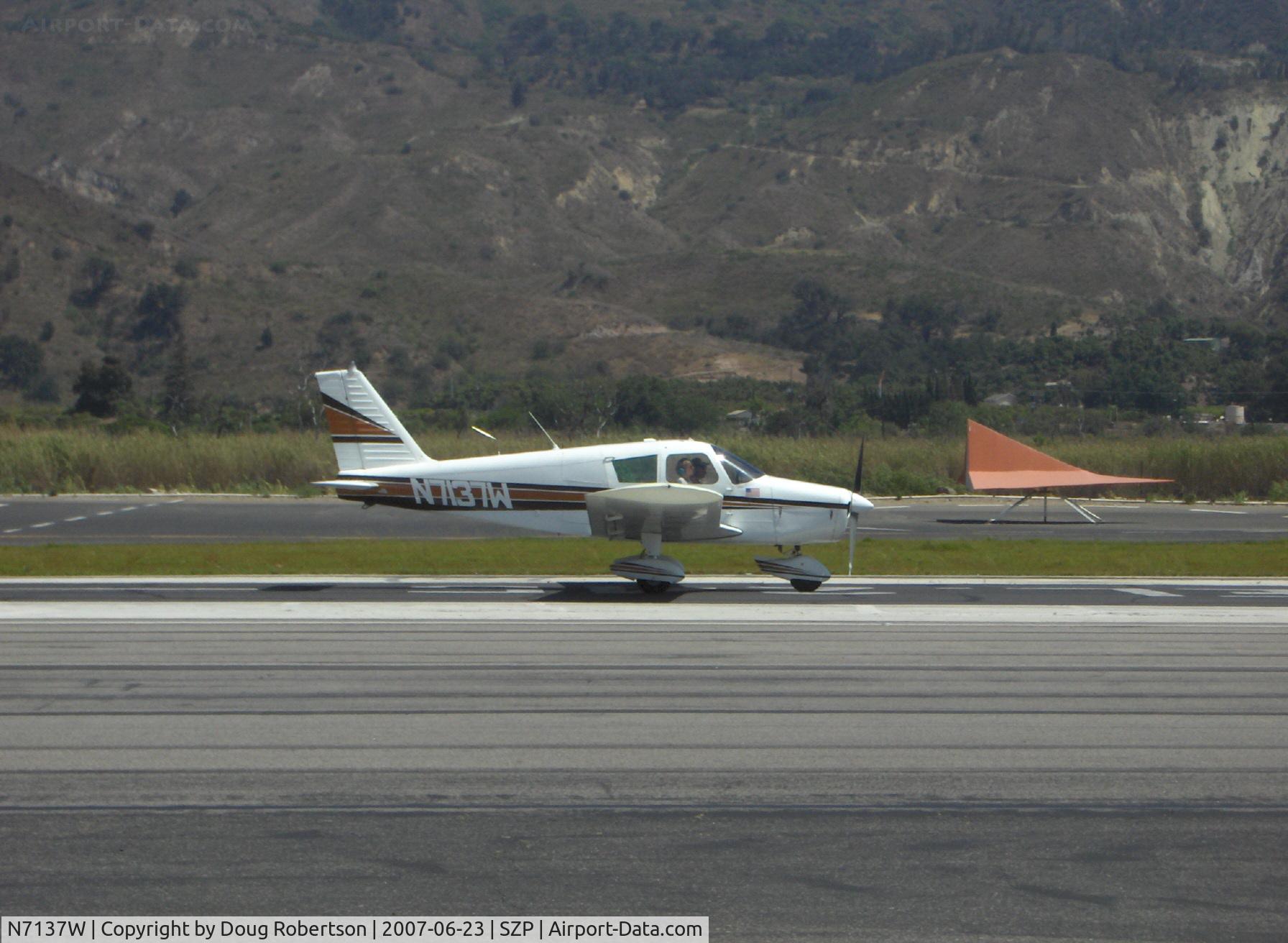 N7137W, 1962 Piper PA-28-180 C/N 28-939, 1962 Piper PA-28-180 CHEROKEE, Lycoming O&VO-360 180 Hp, landing roll Rwy 22