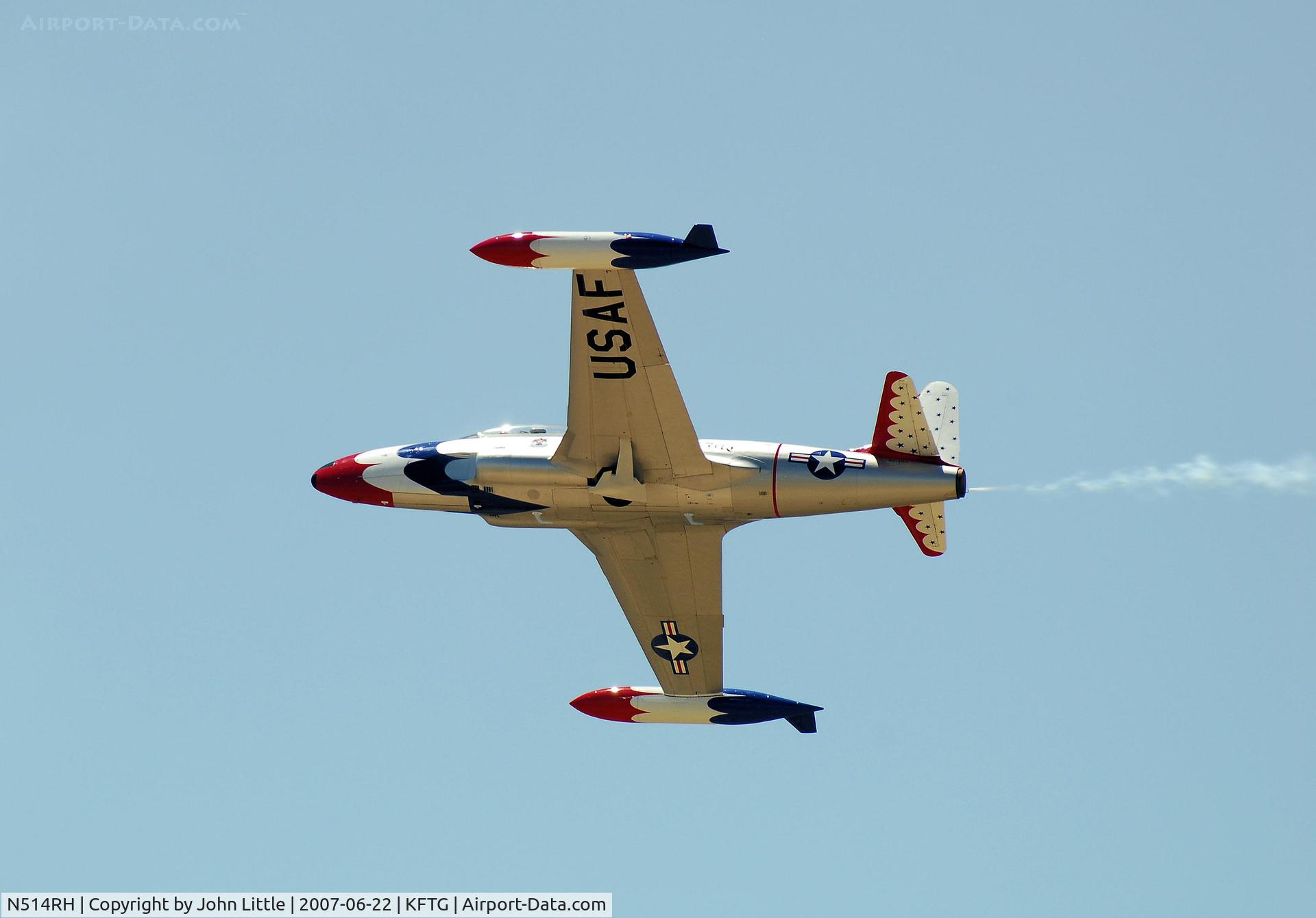N514RH, 2000 Lockheed T-33 C/N 001, Minor Hydraulic Problem allowed partial wheel down situation