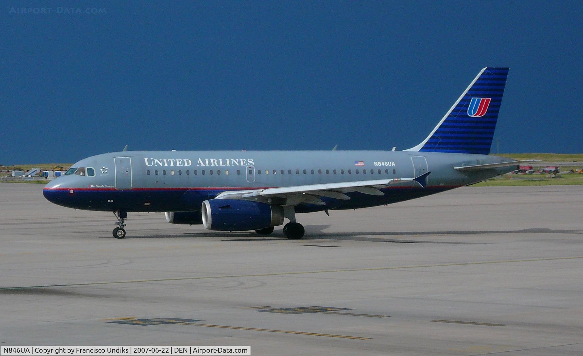 N846UA, 2001 Airbus A319-131 C/N 1600, Turning to taxi on Bravo November westbound.