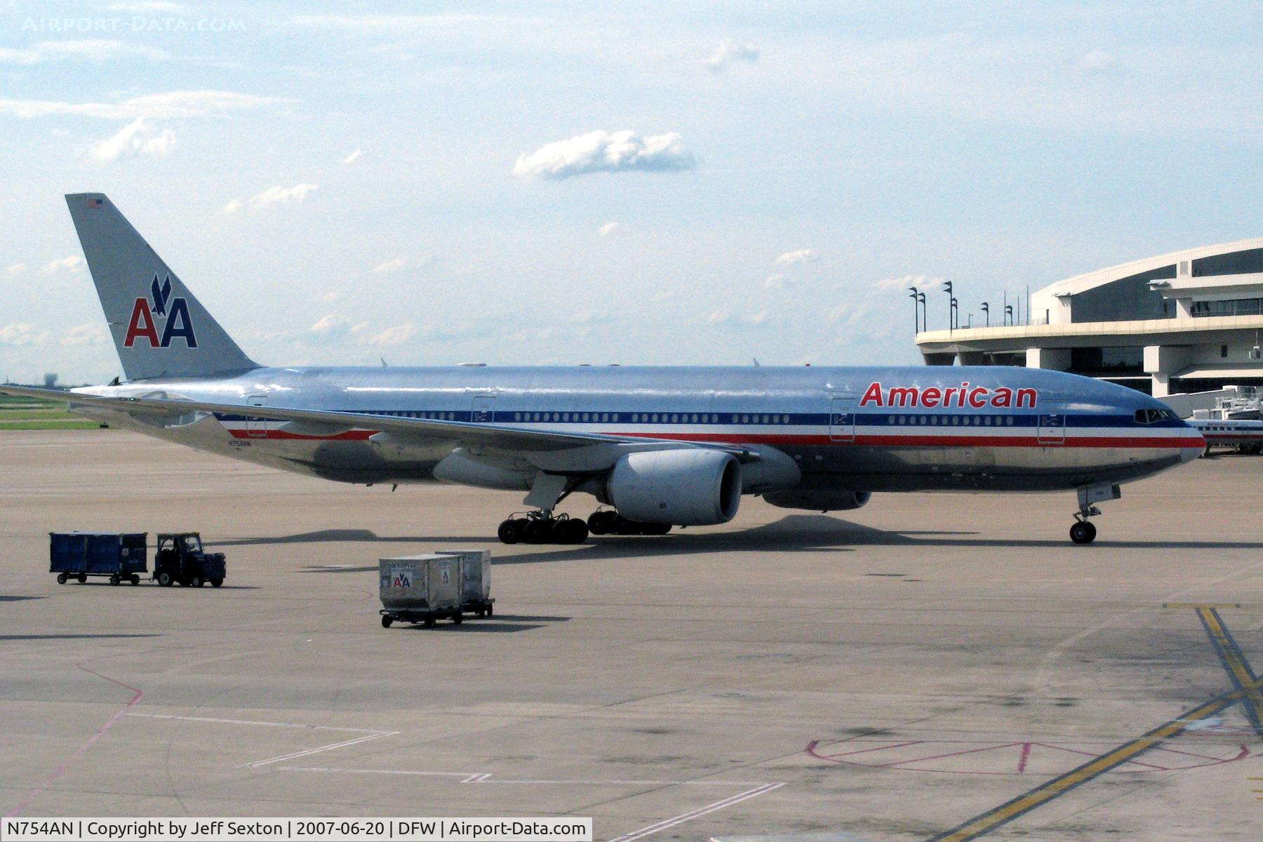 N754AN, 2001 Boeing 777-223 C/N 30262, Arriving at Dallas/Fort Worth Terminal D