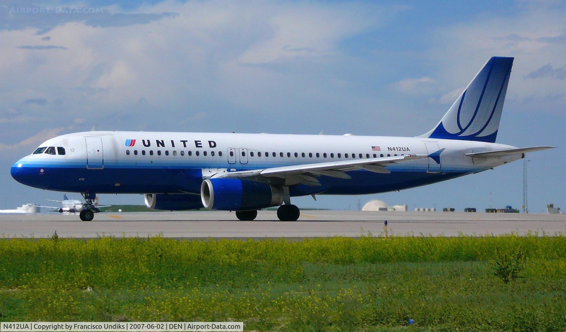 N412UA, 1994 Airbus A320-232 C/N 465, Taxiing on Bravo November westbound