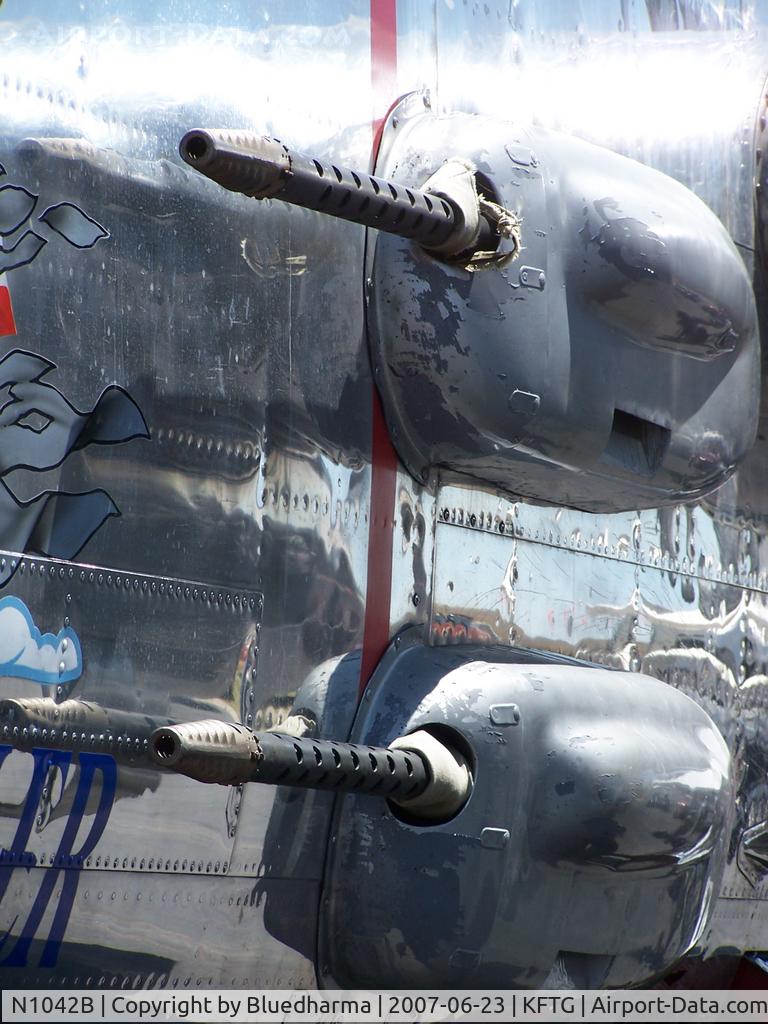 N1042B, 1944 North American B-25N Mitchell C/N 108-35148, Port side guns Detail