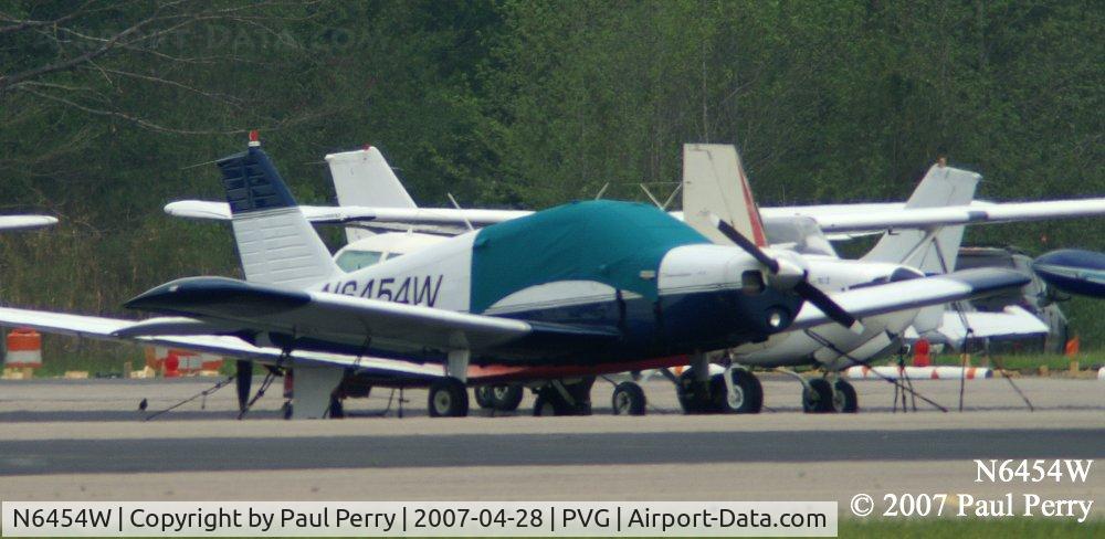 N6454W, 1964 Piper PA-28-140 C/N 28-20527, The front side this time