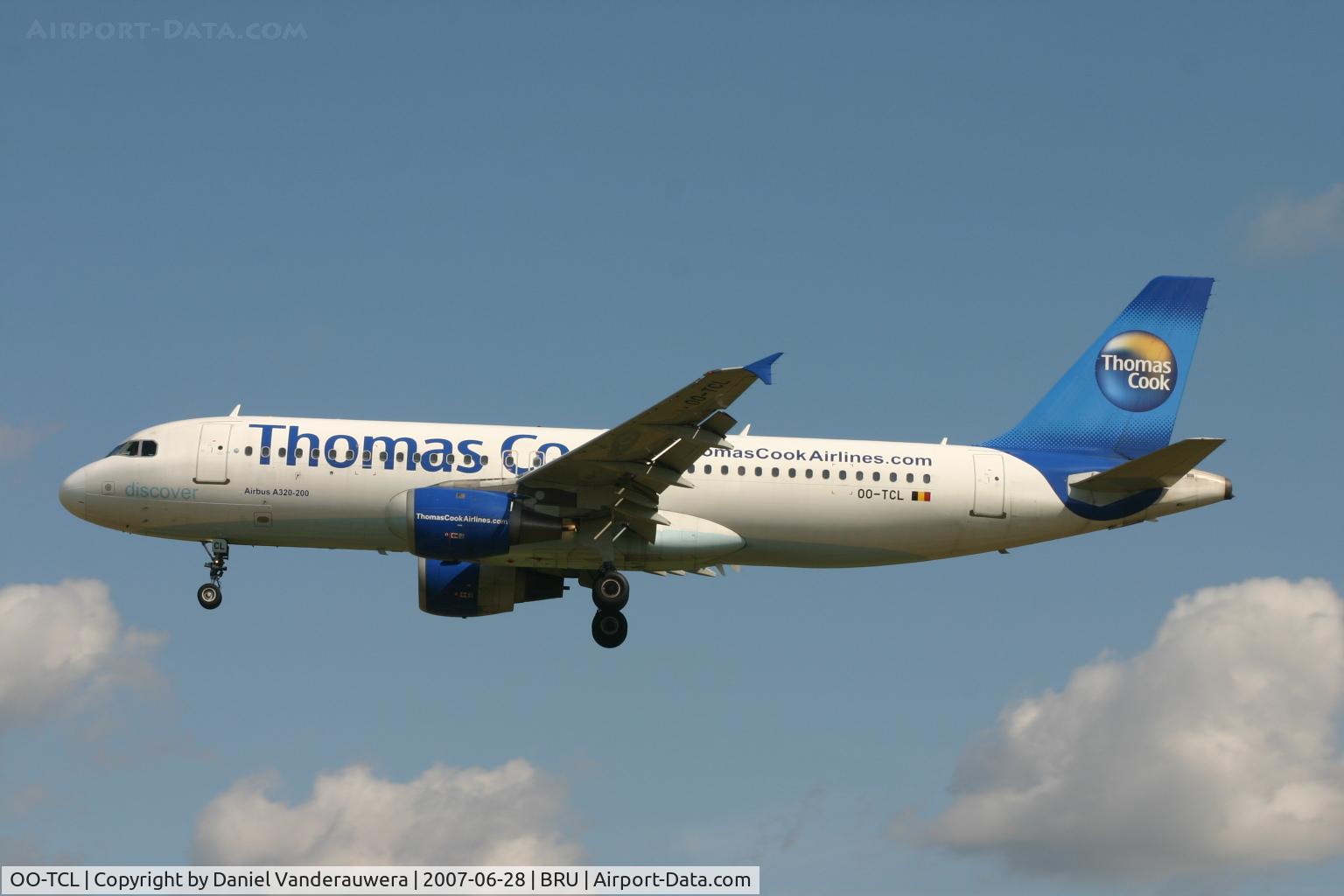 OO-TCL, 1994 Airbus A320-212 C/N 436, flight FQ4395 is descending to rwy 25L