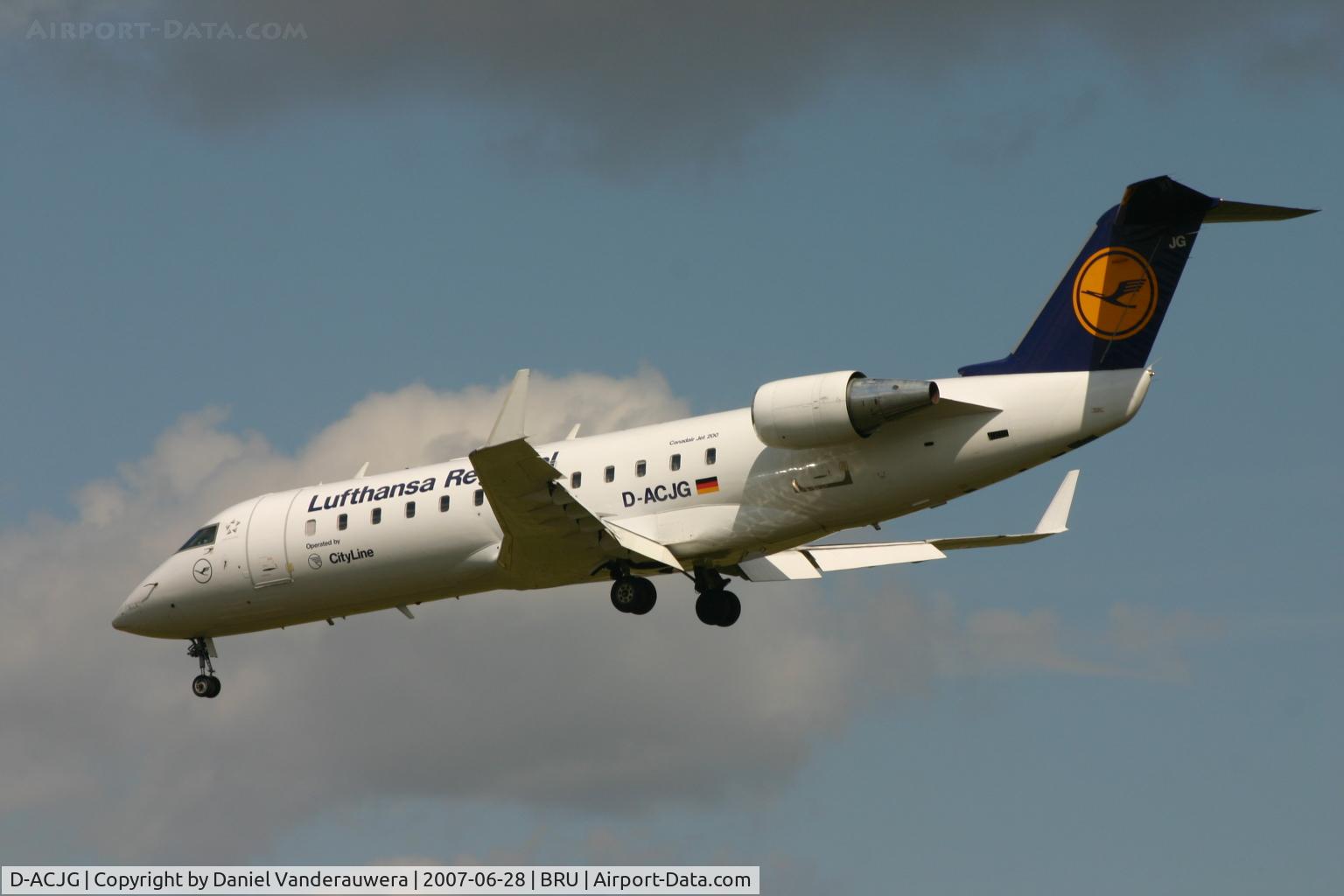 D-ACJG, 1996 Canadair CRJ-100LR (CL-600-2B19) C/N 7220, flight LH4632 is descending to rwy 25L