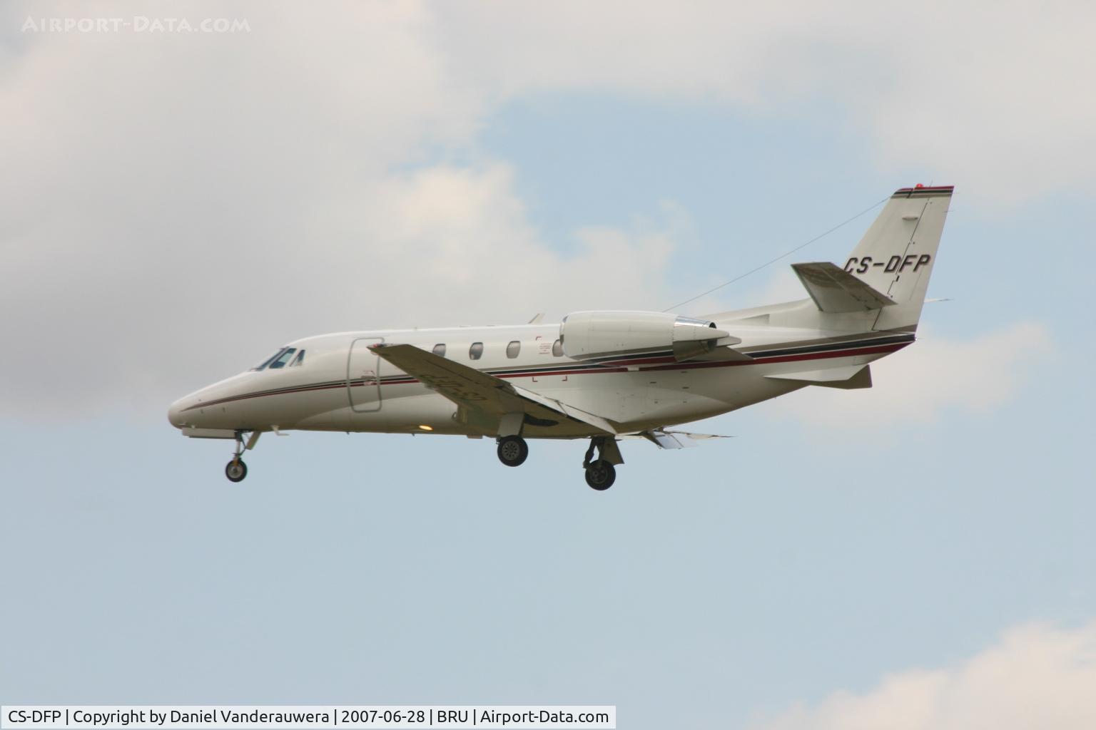 CS-DFP, 2003 Cessna 560 Citation Excel C/N 560-5315, shortly before landing on rwy 25L