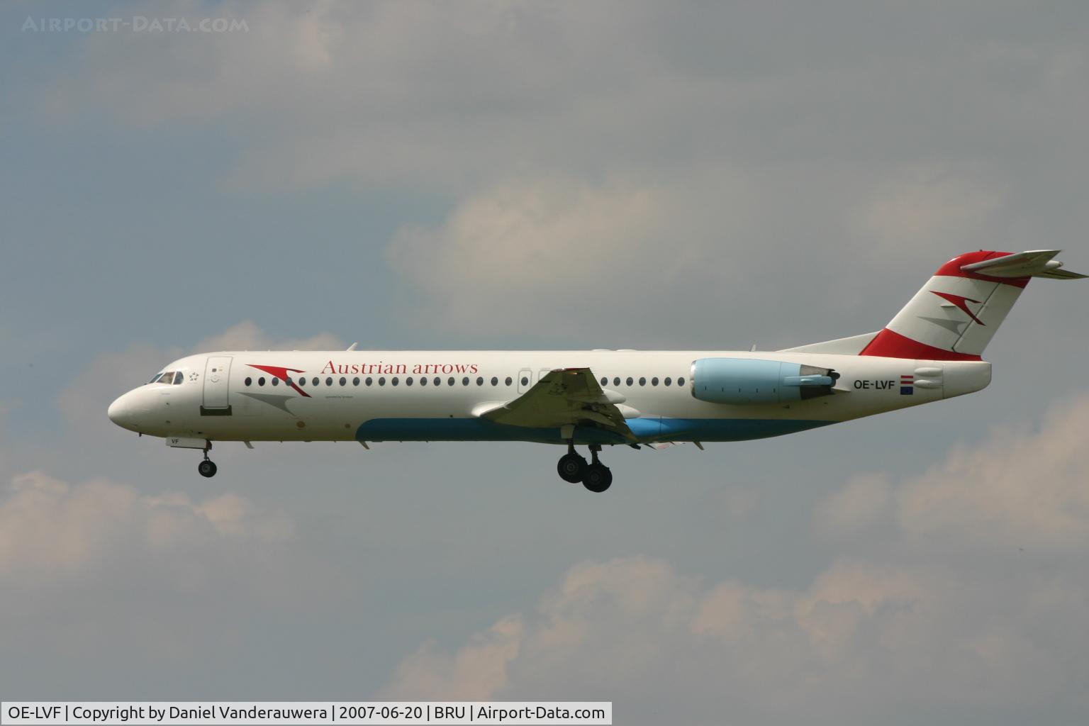 OE-LVF, 1993 Fokker 100 (F-28-0100) C/N 11483, descending to rwy 25L