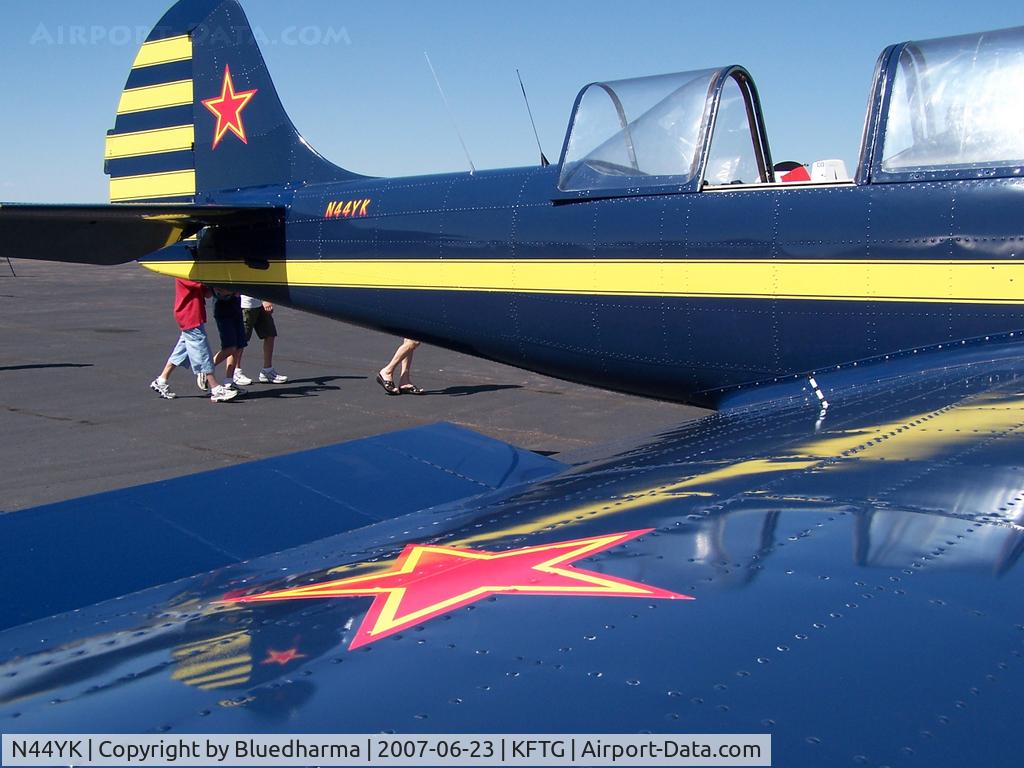 N44YK, 1987 Yakovlev Yak-52 C/N 877402, Starboard Wing View