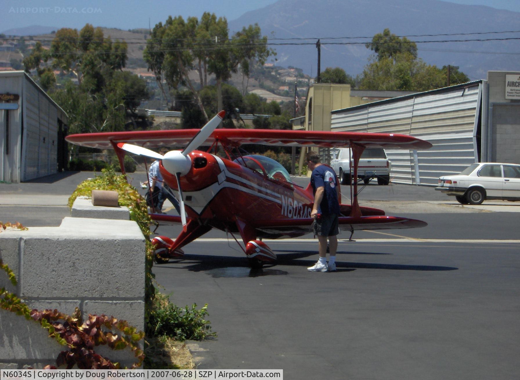 N6034S, Christen Pitts S-2B Special C/N 5132, Christen PITTS S-2B, Lycoming AEIO-540 260 Hp, refueling