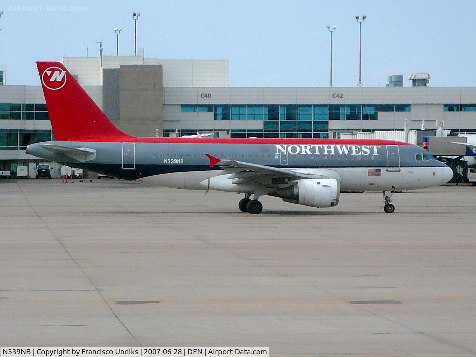N339NB, 2002 Airbus A319-114 C/N 1709, Taxiing on Charlie Sierra.