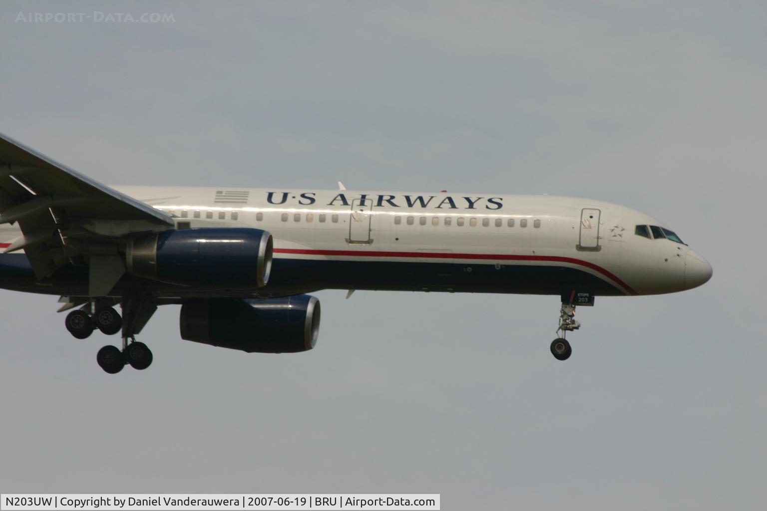 N203UW, 2000 Boeing 757-23N C/N 30548, arrival of flight US750 to rwy 02