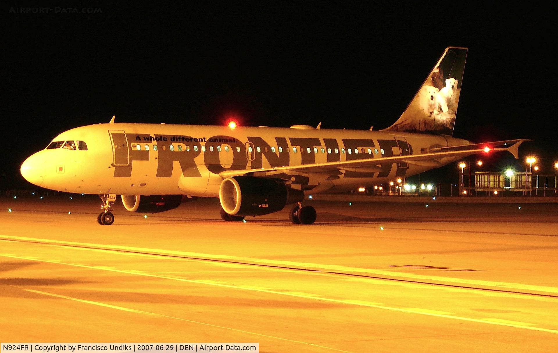 N924FR, 2003 Airbus A319-111 C/N 2030, Klondike and Snow.
