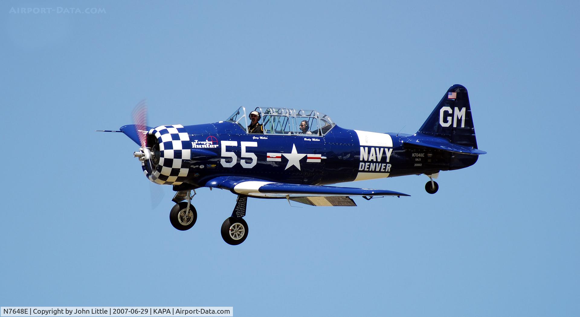 N7648E, 1942 North American SNJ-3 Texan C/N 78-6987, Landing 17L