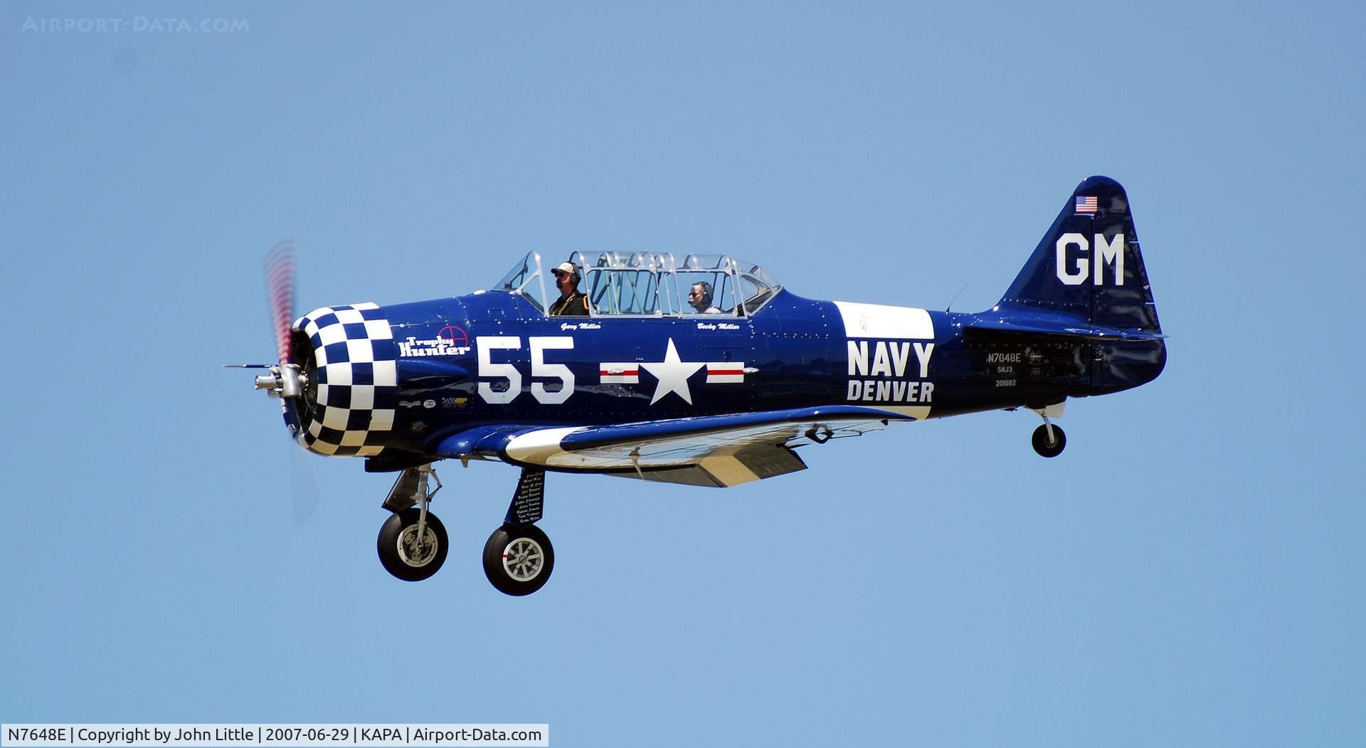 N7648E, 1942 North American SNJ-3 Texan C/N 78-6987, Landing 17L