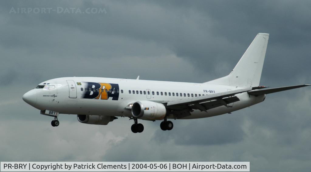 PR-BRY, 1987 Boeing 737-33A C/N 23830, SECONDS FROM TOUCHDOWN RUNWAY 26