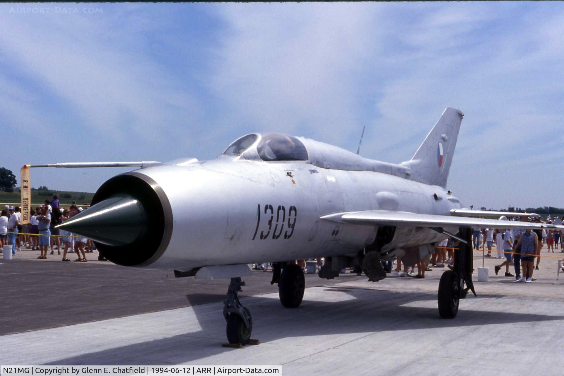 N21MG, 1965 Chengdu CJ-7IIA (J-7D) C/N 1603, At the open house