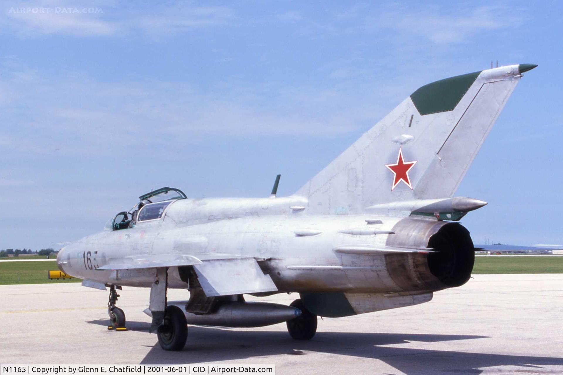 N1165, Mikoyan-Gurevich MIG-21UM C/N 01695165, Stopping over for a while