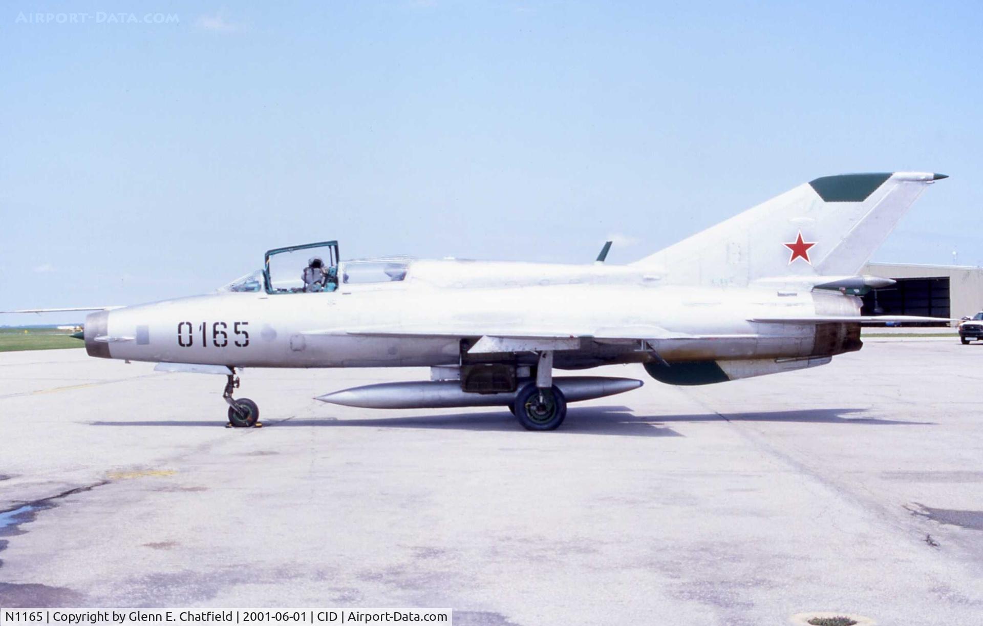 N1165, Mikoyan-Gurevich MIG-21UM C/N 01695165, Stopping over for a while