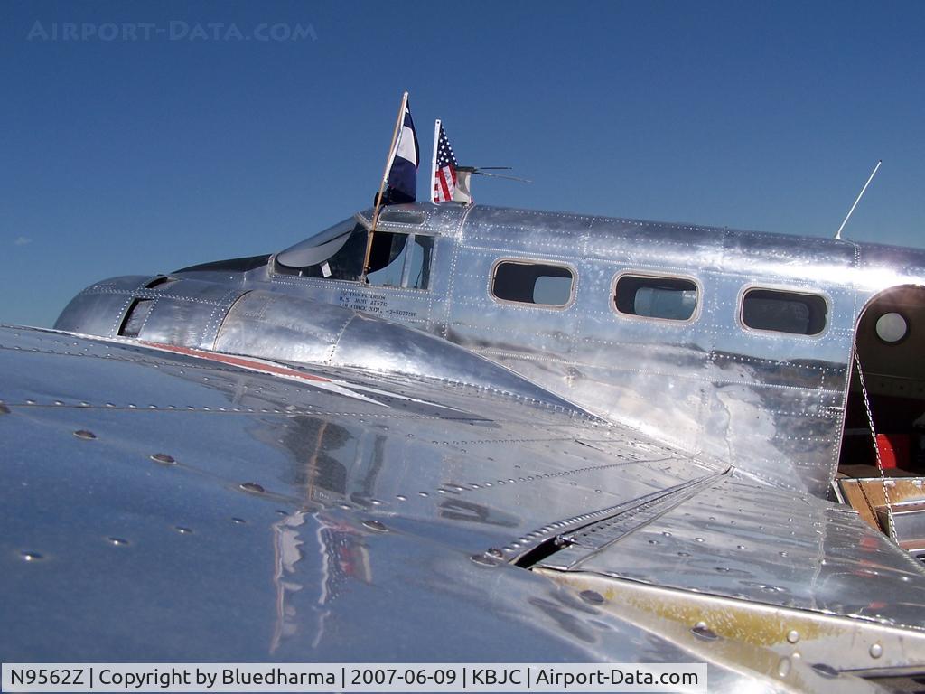 N9562Z, 1951 Beech C-45H Expeditor C/N AF-12, Wing View