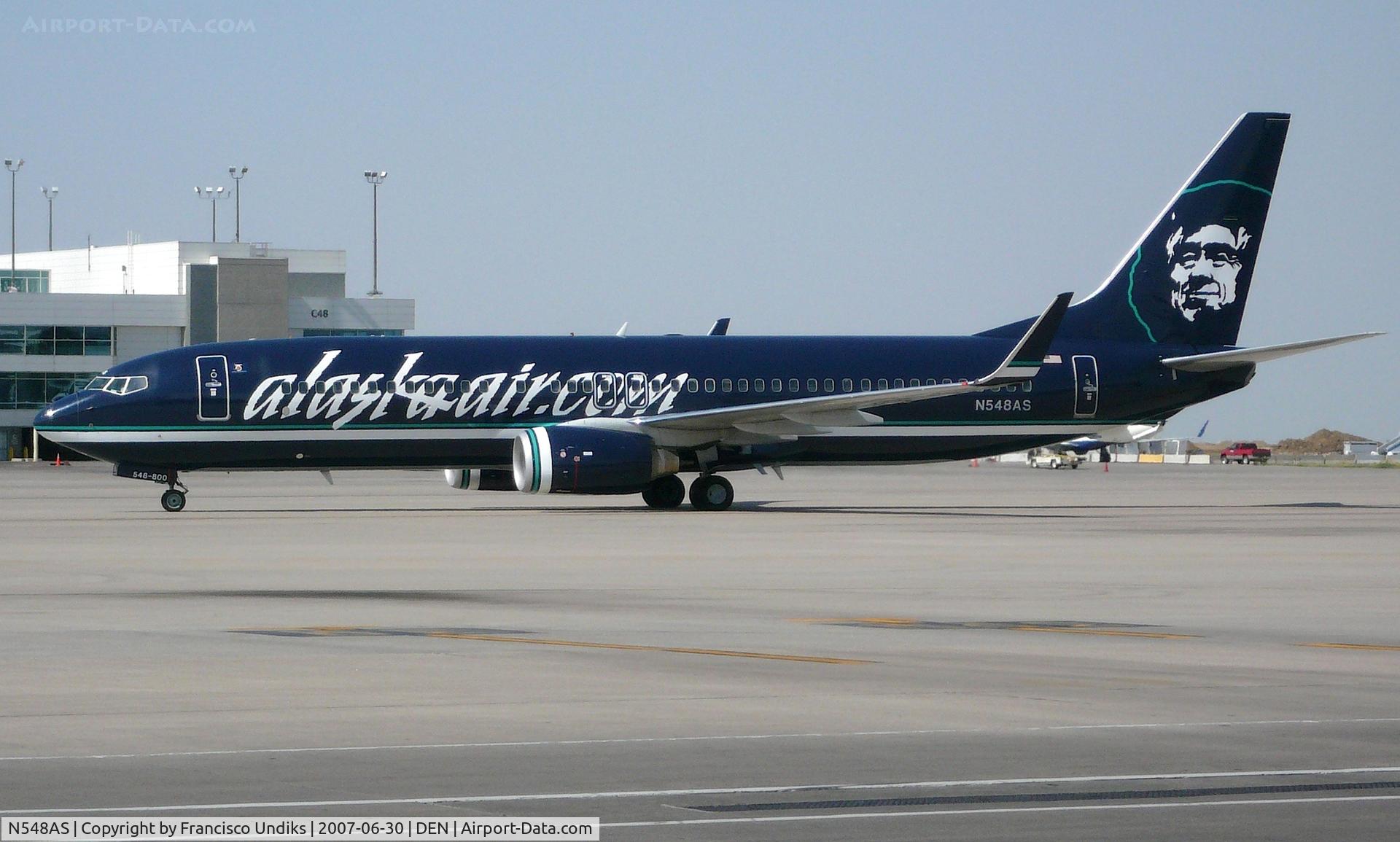 N548AS, 2005 Boeing 737-890 C/N 30020, Alaska Airlines taxiing on Bravo November.
