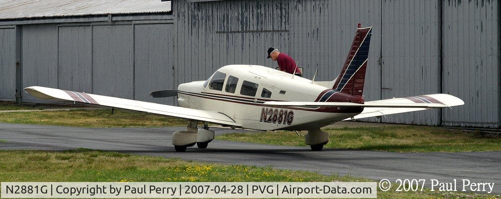 N2881G, 1979 Piper PA-32-300 Cherokee Six C/N 32-7940177, Mounting up in the hangar area