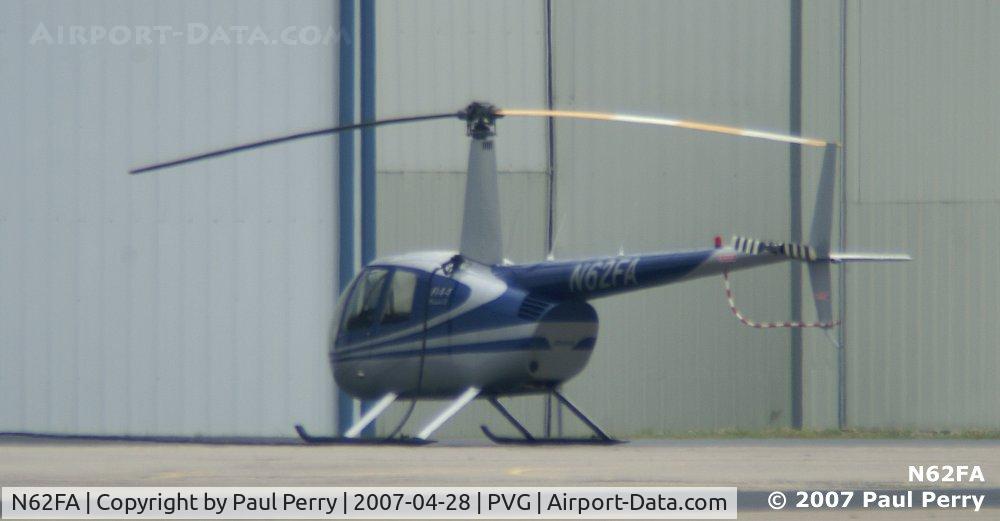 N62FA, 2006 Robinson R44 II C/N 11176, Topping off the fuel before a flight