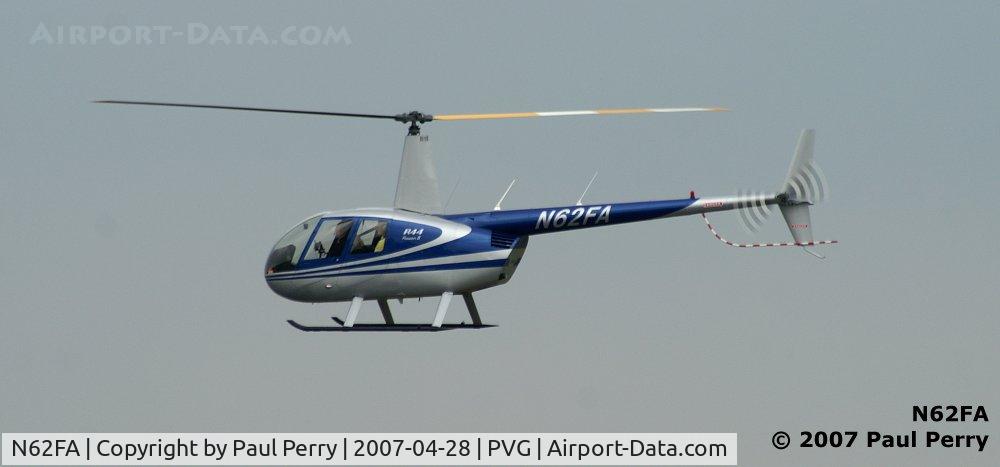N62FA, 2006 Robinson R44 II C/N 11176, Catching some of the random sunlight on approach