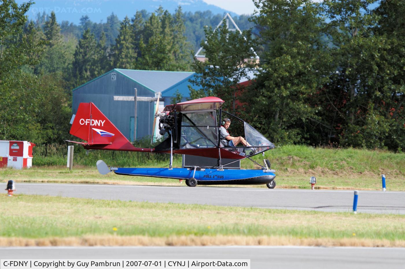 C-FDNY, 2004 Canadian Ultralight Chinook Plus 2 C/N 02254XS, Getting ready to depart