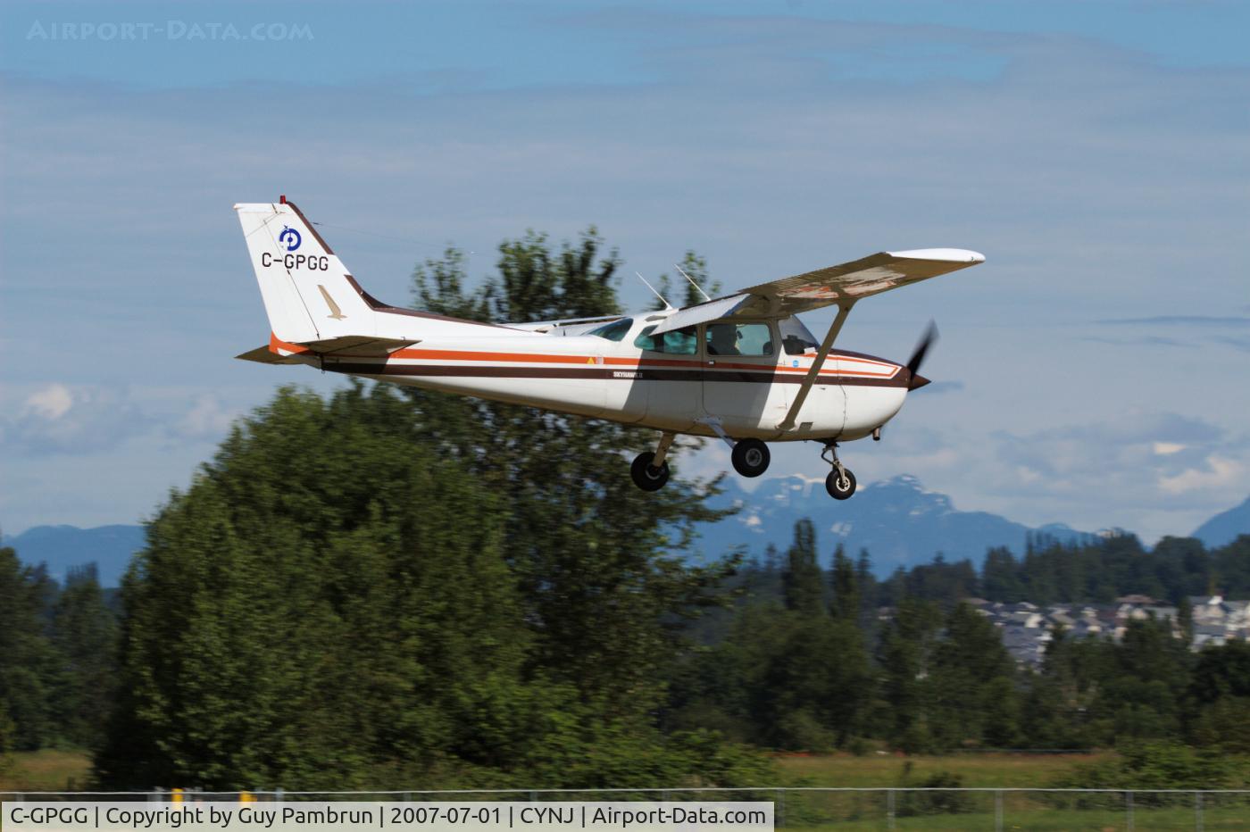 C-GPGG, 1980 Cessna 172P C/N 17274282, Just about to touch down
