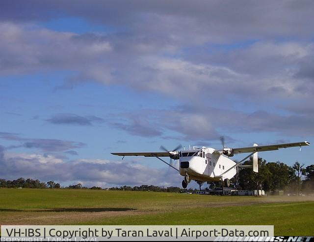 VH-IBS, 1971 Short SC-7 Skyvan 3-100 C/N SH.1893, SC7 VH-IBS Lifting off