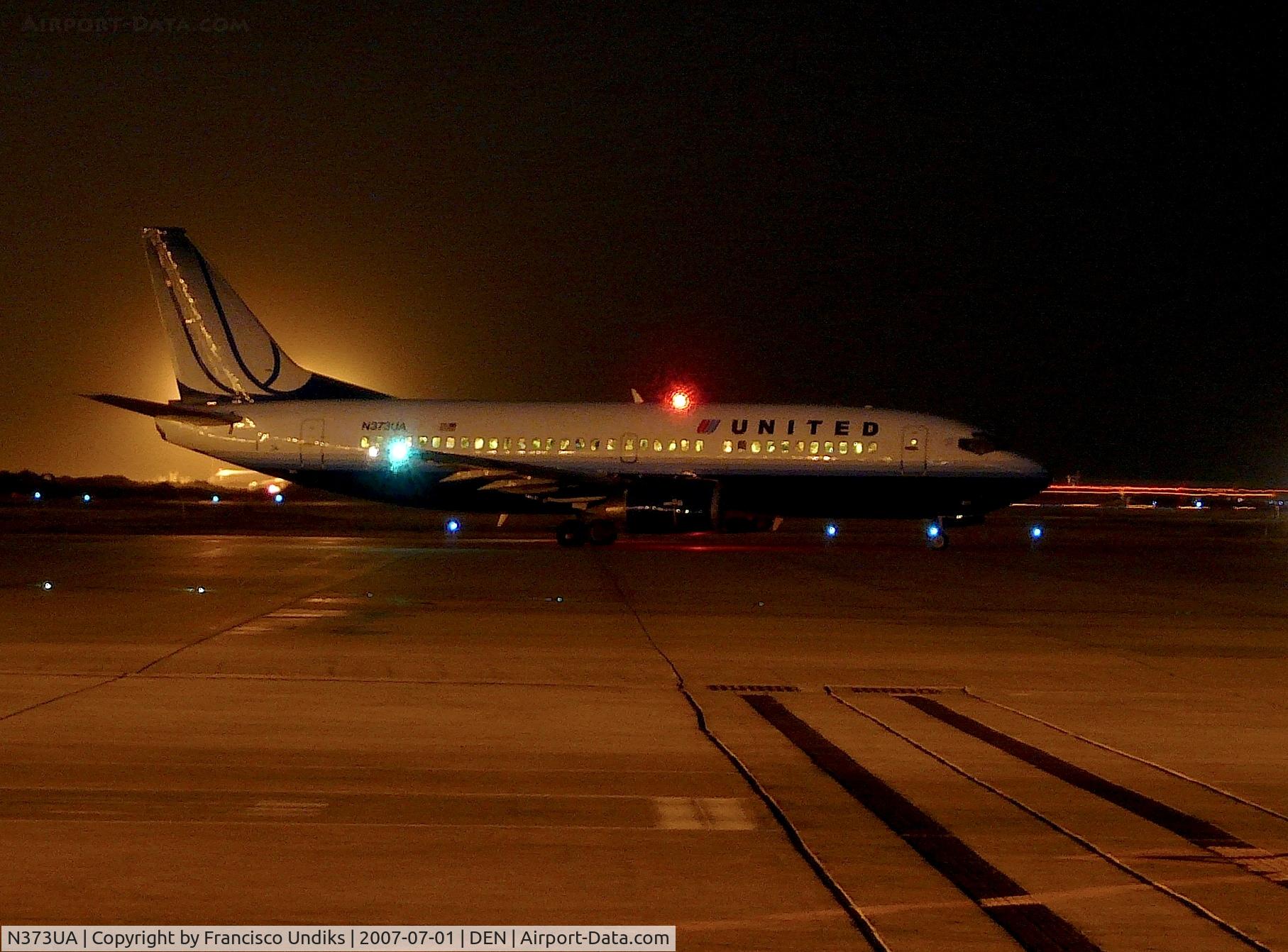 N373UA, 1989 Boeing 737-322 C/N 24638, Taxiing on Charlie Sierra.