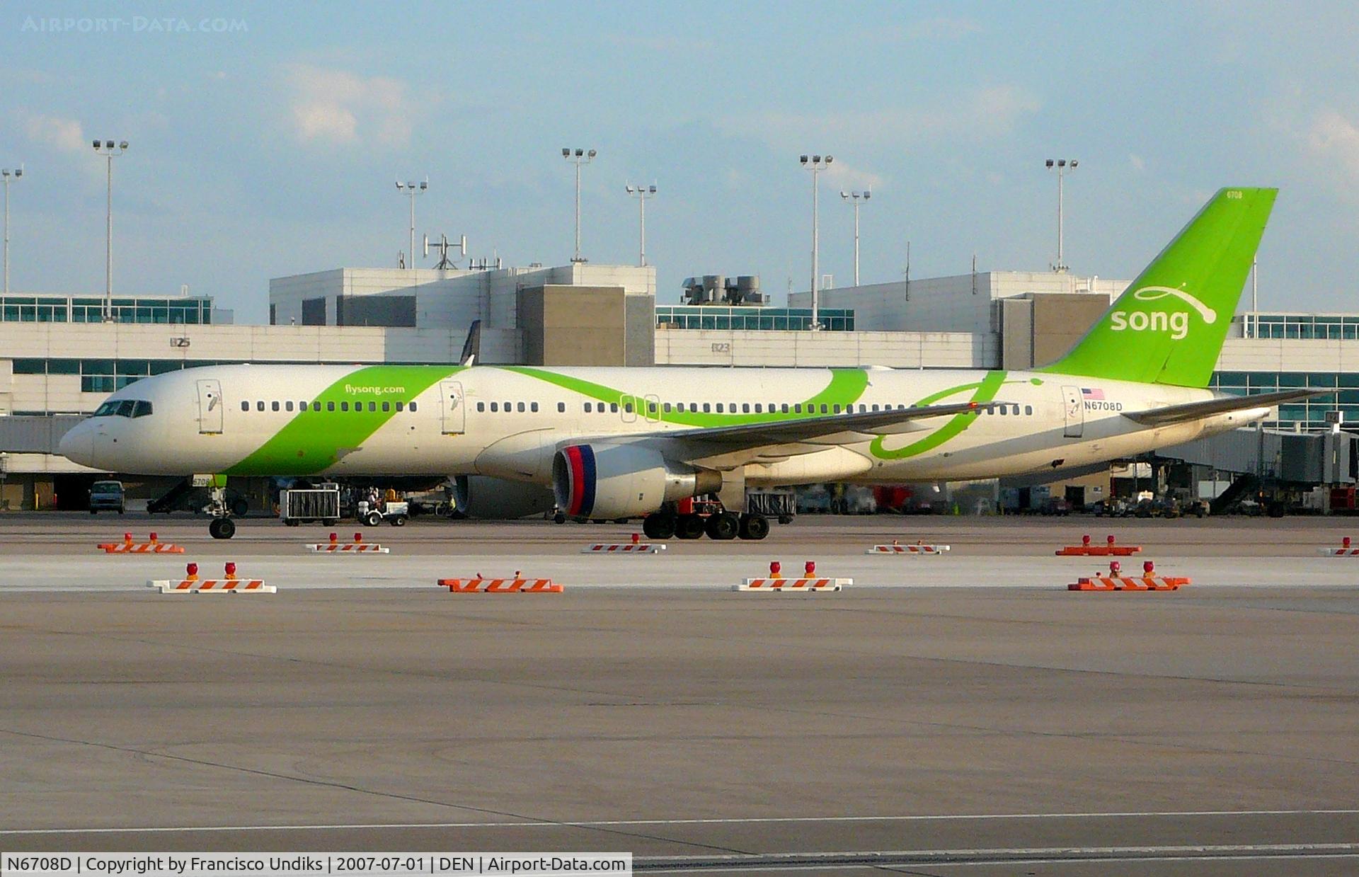 N6708D, 2000 Boeing 757-232 C/N 30480, Song 757 taxiing on Bravo November.