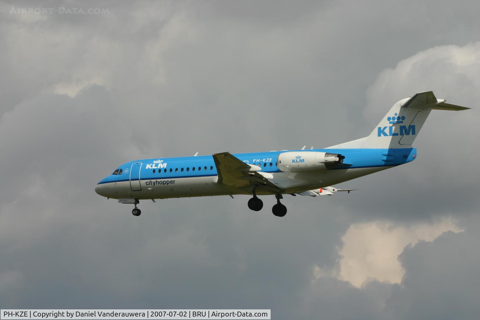 PH-KZE, 1996 Fokker 70 (F-28-0070) C/N 11576, arrival of flight KL1723 from AMS
