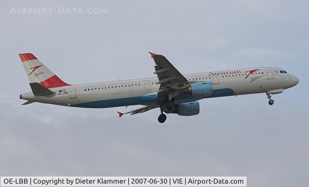 OE-LBB, 1995 Airbus A321-111 C/N 570, Austrian A321-111 on finale RWY34