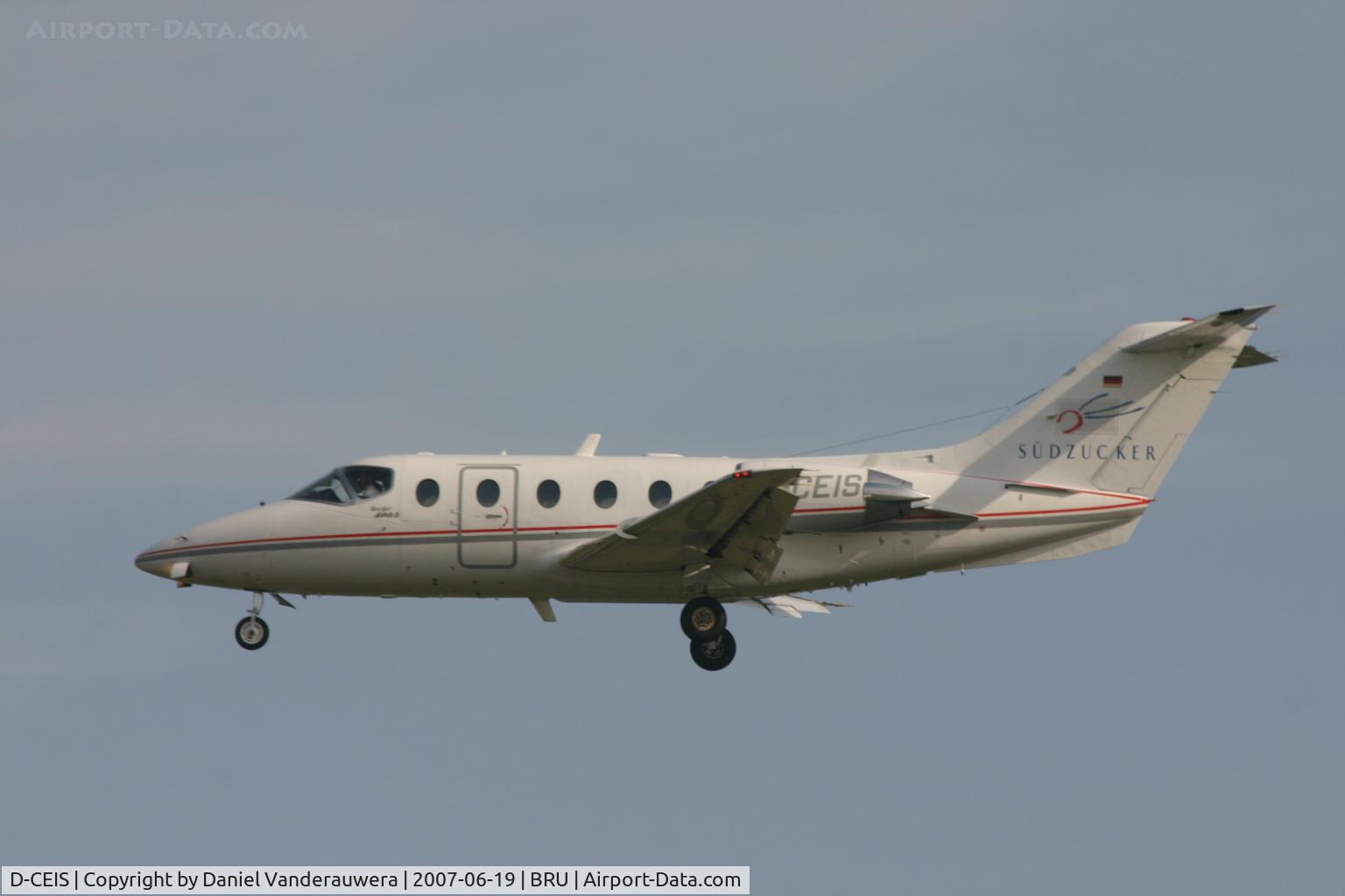 D-CEIS, 1991 Raytheon Beechjet 400A C/N RK-10, descending to rwy 25L